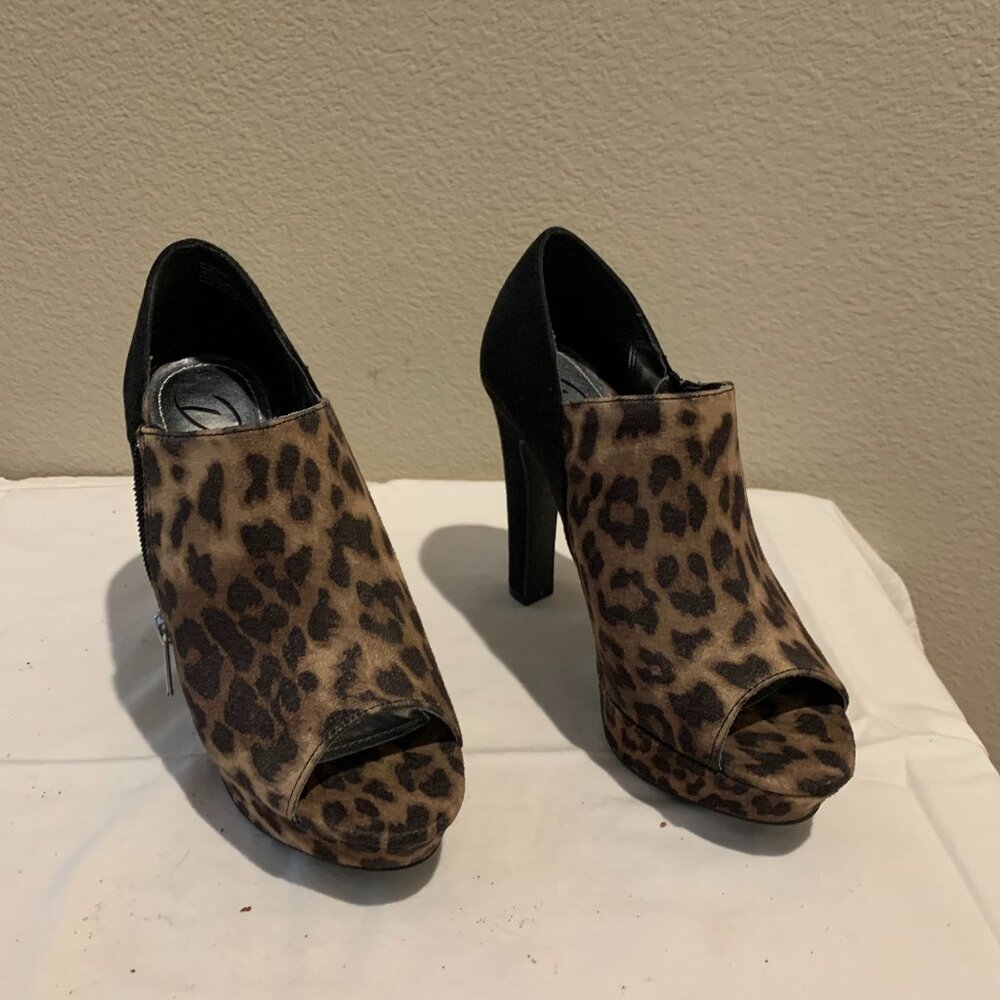 Diba London Leopard  Black suede high heels size 6